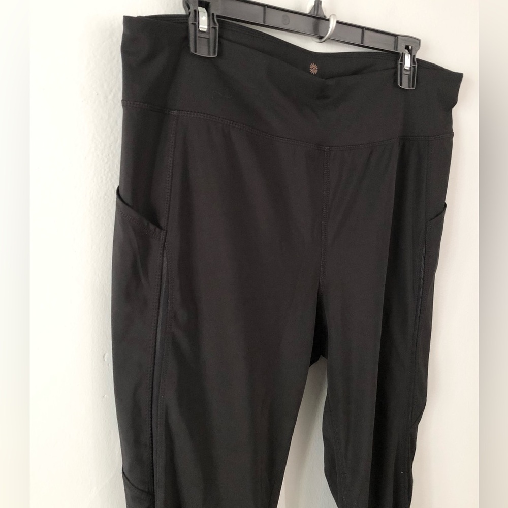 Tangerine Cropped Active Leggings - Picture 2 of 6